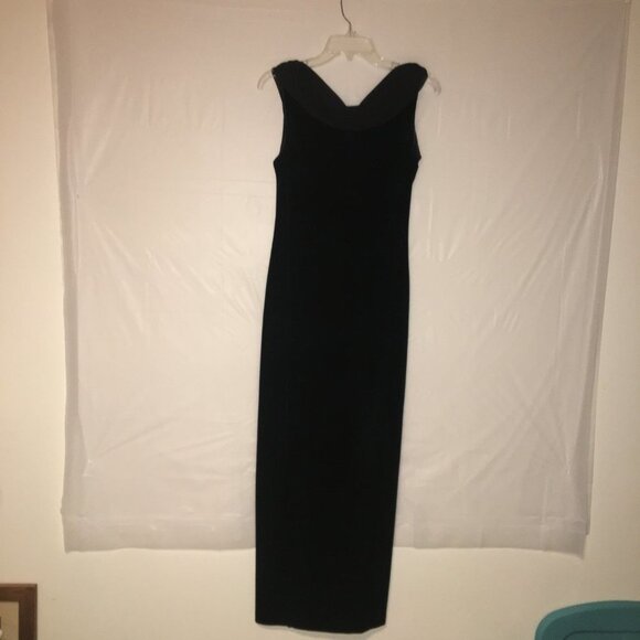 Robbie Bee Dresses & Skirts - Robbie Bee Elegant Black Velvet Evening Gown Size 8